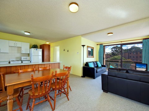 Promenade Unit 10 / 8 Intrepid Close - Accommodation Noosa 7