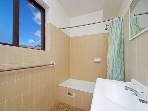 Promenade Unit 10 / 8 Intrepid Close - Accommodation Noosa 3