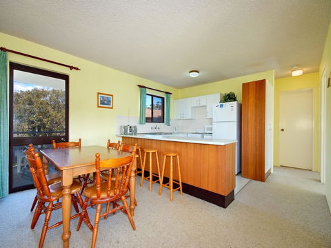 Promenade Unit 10 / 8 Intrepid Close - Accommodation Noosa 2