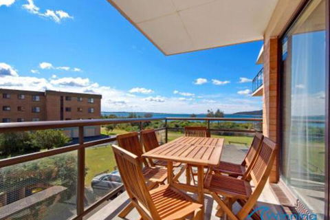 Promenade Unit 10 / 8 Intrepid Close - Accommodation Noosa 0