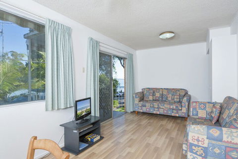 Shipmates, Unit 2/51 Christmas Bush Avenue - Accommodation Noosa 2