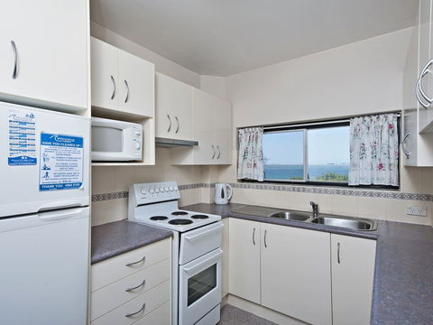 Ocean Shores Unit 7 / 27 Weatherly Close - Accommodation Noosa 1
