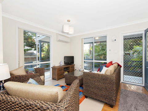 Pine Cottage 5A Nelson Street - Accommodation Noosa 3