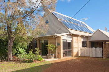 Spa Cottage - Accommodation Noosa 0