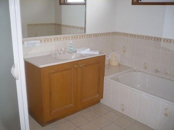 Parklake Holiday Units - Accommodation Noosa 4