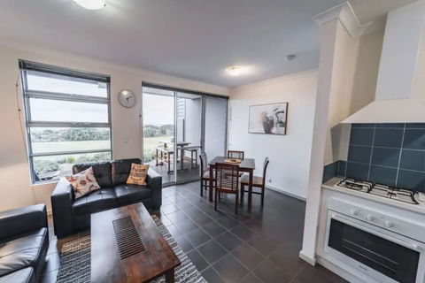 Cosy Corner Seaview Apartments - Accommodation Noosa 3