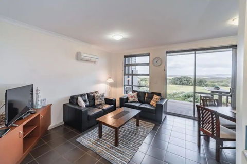 Cosy Corner Seaview Apartments - Accommodation Noosa 4
