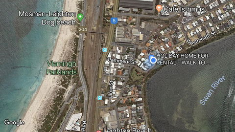 River Front Architect Villa - Accommodation Noosa 2