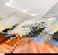 Sanctuary Apartments - Collins St CBD - Accommodation Noosa