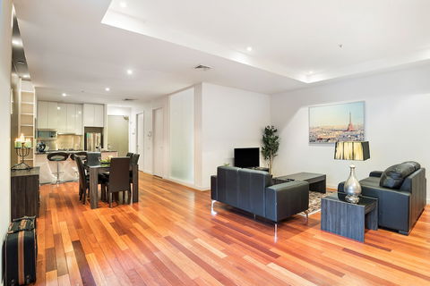 Sanctuary Apartments - Collins St CBD - Accommodation Noosa 1