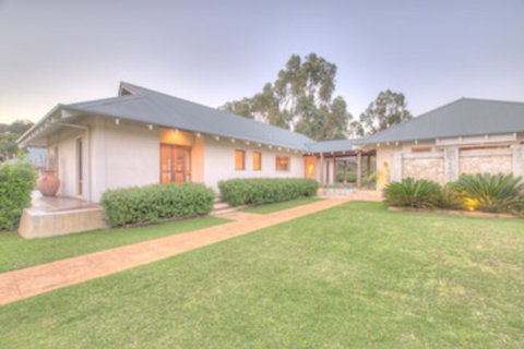 Moana Villas - Accommodation Noosa 0