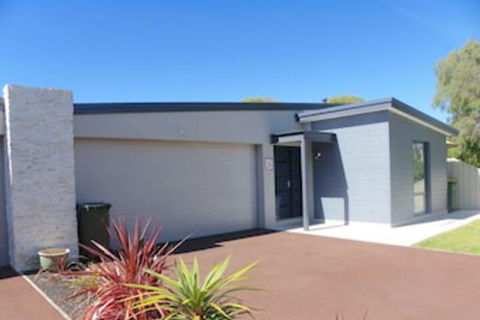 Endless Summer - Accommodation Noosa 0