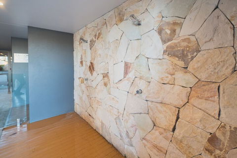 2 Bed Brisbane Resort Apartment - Accommodation Noosa 4