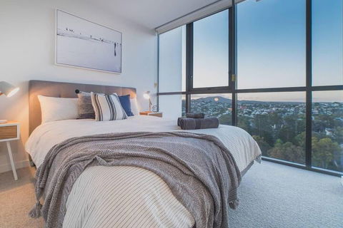 2 Bed Brisbane Resort Apartment - Accommodation Noosa 1