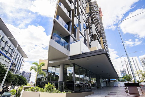 Arise Brisbane One - Accommodation Noosa 1