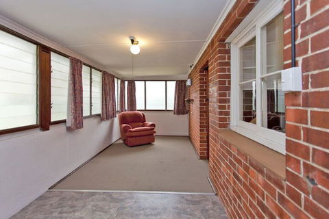 Red Brick Beauty - Central Cottage - Accommodation Noosa 6