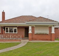 Red Brick Beauty - Central Cottage - Accommodation Noosa