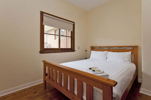Red Brick Beauty - Central Cottage - Accommodation Noosa 1