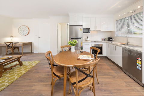 The Executive - Central & Sophisticated - Accommodation Noosa 2