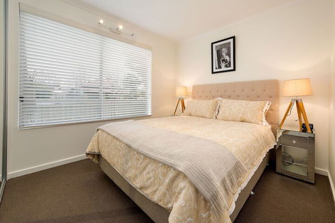 The Executive - Central & Sophisticated - Accommodation Noosa 1