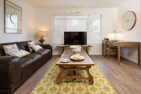The Executive - Central & Sophisticated - Accommodation Noosa 3