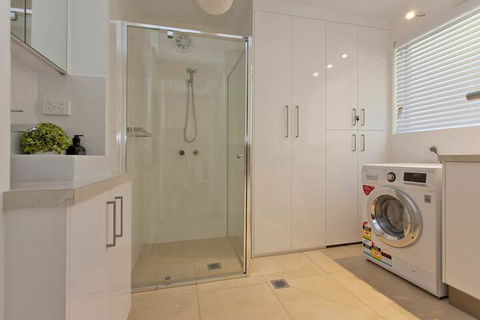 Boutique Apartment Central & Sophisticated - Accommodation Noosa 2