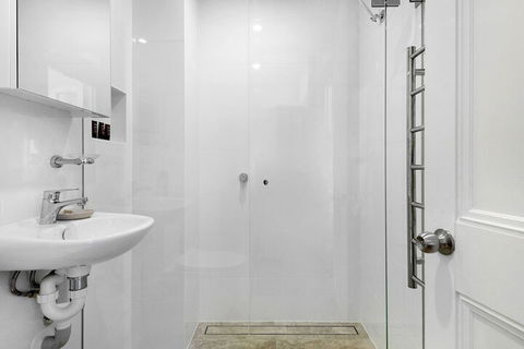 Coachhouse On The Beach - Accommodation Noosa 2