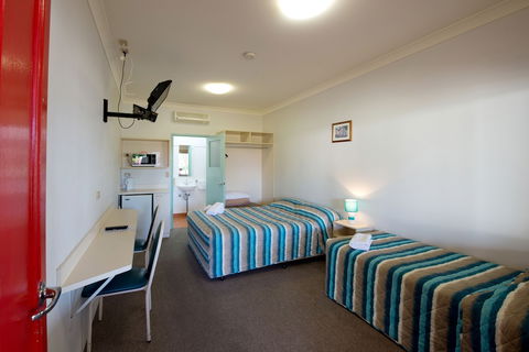 Lamington Hotel Motel - Accommodation Noosa 2