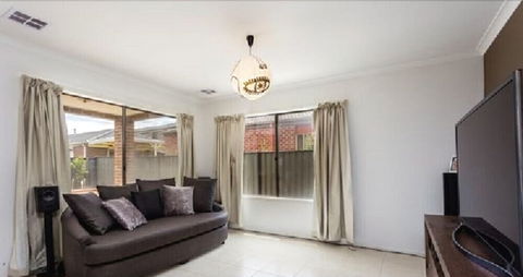 Pampas Grass Homestay - Accommodation Noosa 2