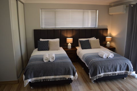 Eagle Bay House - Accommodation Noosa 5