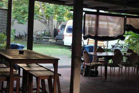 Carlon's Hotel - Accommodation Noosa 6