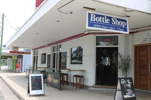 Carlon's Hotel - Accommodation Noosa 1
