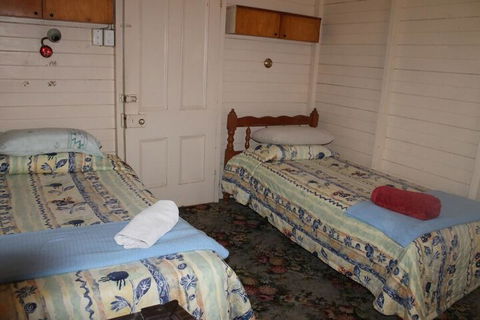 Carlon's Hotel - Accommodation Noosa 3