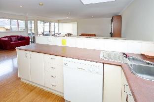 Redman Place 2 / 9 - Accommodation Noosa 1