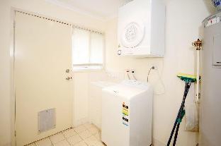 Redman Place 2 / 9 - Accommodation Noosa 4