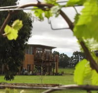 Bettenay Loft Spa Apartment  Lakeview Chalets - Accommodation Noosa