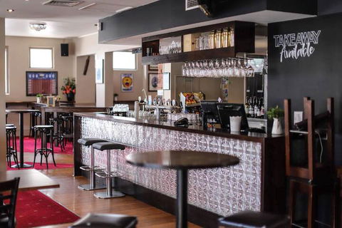 Royal Derby Hotel - Accommodation Noosa 1