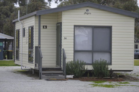 Kerang Cabins - Accommodation Noosa 2