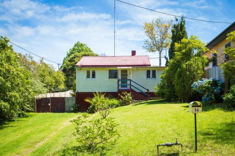 Pet Friendly Beach Cottage At Ballingalla - Accommodation Noosa 1
