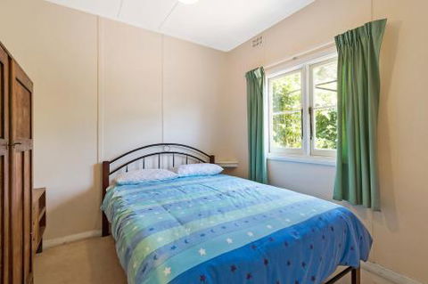 Pet Friendly Beach Cottage At Ballingalla - Accommodation Noosa 6