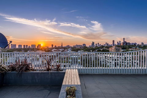 Oaks Melbourne South Yarra Suites - Accommodation Noosa 0