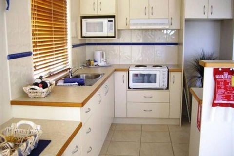 Alexander Lakeside Bed & Breakfast - Accommodation Noosa 2