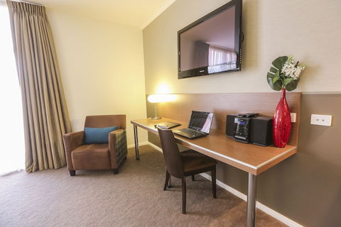 Indulge Apartments - Ontario - Accommodation Noosa 3