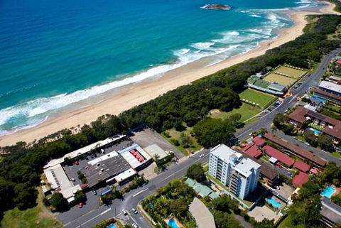 Hoey Moey Backpackers - Hostel - Accommodation Noosa 1