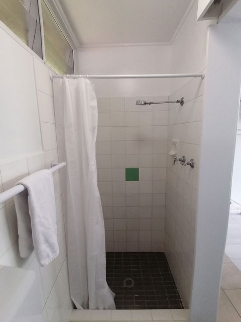Hoey Moey Backpackers - Hostel - Accommodation Noosa 2
