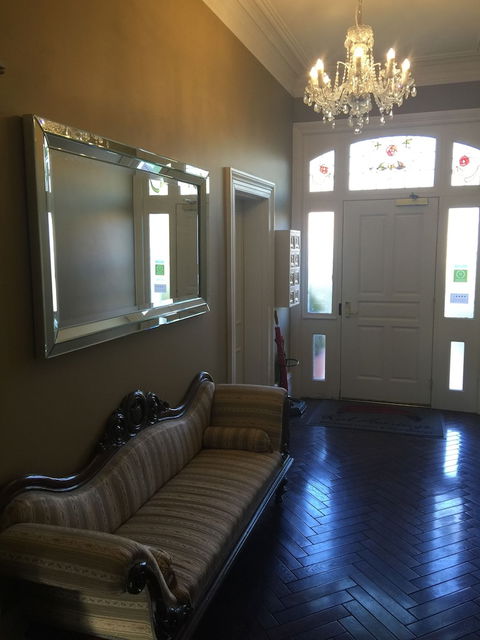 Clydesdale Manor - Accommodation Noosa 2