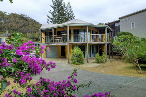 FAR SHORE - Accommodation Noosa 4