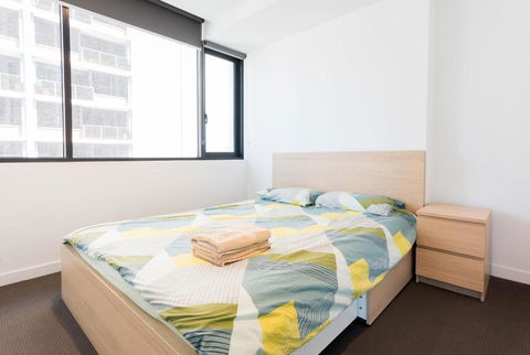 Gorgeous CBD Apartment With Bay View! - Accommodation Noosa 3