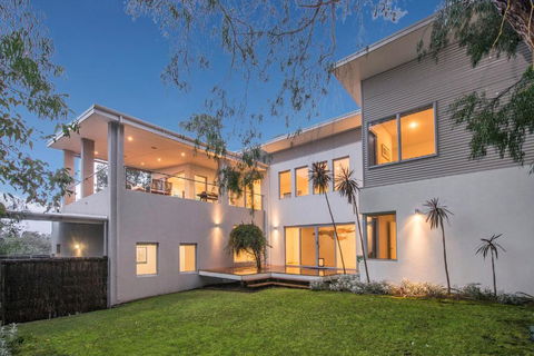 Calm Waters - Accommodation Noosa 2