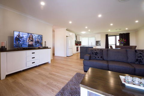 Executive Home Accomodation - Accommodation Noosa 5